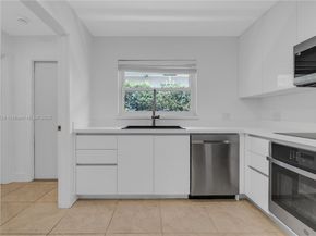 806 NE 4th St, Hallandale Beach FL 33009