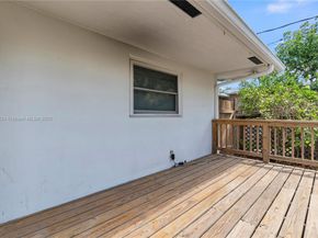 806 NE 4th St, Hallandale Beach FL 33009