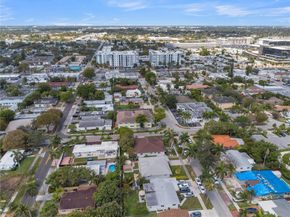 806 NE 4th St, Hallandale Beach FL 33009