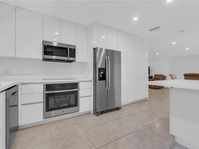 806 NE 4th St, Hallandale Beach FL 33009