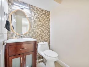 9602 NW 8th Cir, Plantation FL 33324
