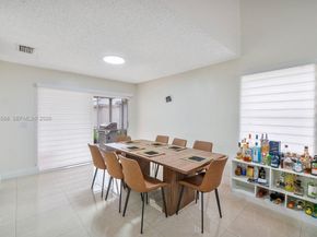 9602 NW 8th Cir, Plantation FL 33324