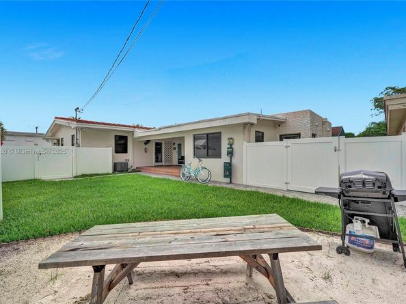 1704 Rodman St, Hollywood FL 33020