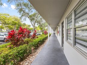 251 SW 132 way 114H, Pembroke Pines FL 33027