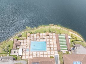 251 SW 132 way 114H, Pembroke Pines FL 33027