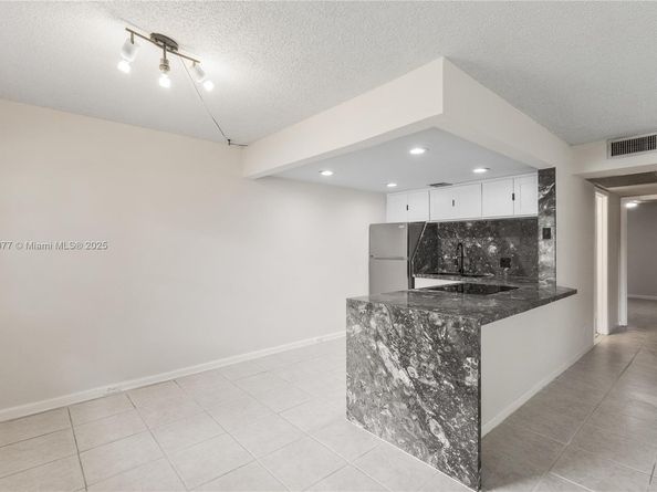 251 SW 132 way 114H, Pembroke Pines FL 33027