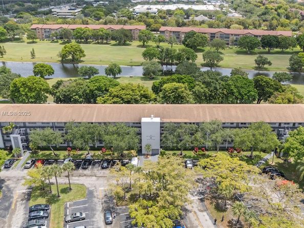 251 SW 132 way 114H, Pembroke Pines FL 33027