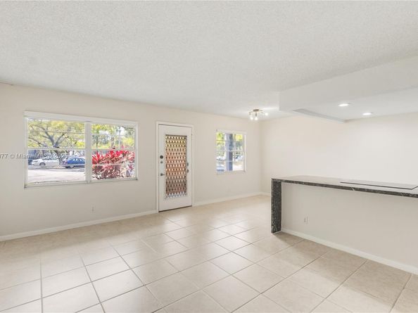 251 SW 132 way 114H, Pembroke Pines FL 33027