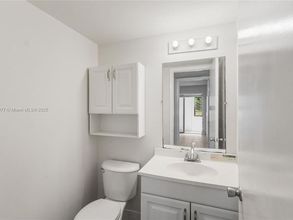 251 SW 132 way 114H, Pembroke Pines FL 33027