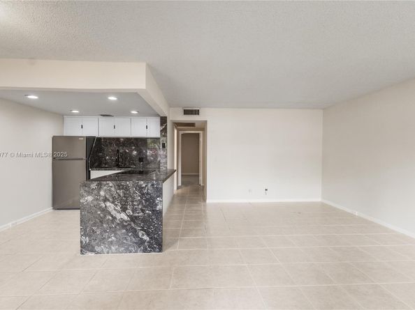 251 SW 132 way 114H, Pembroke Pines FL 33027