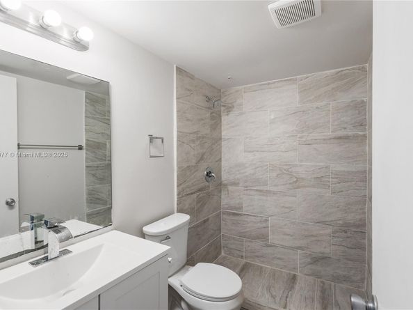 251 SW 132 way 114H, Pembroke Pines FL 33027