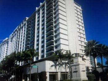 2301 Collins Ave