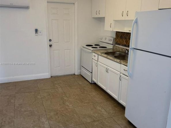 630 NW 15th Ter, Fort Lauderdale FL 33311