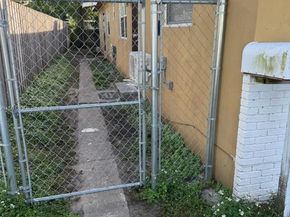 630 NW 15th Ter, Fort Lauderdale FL 33311
