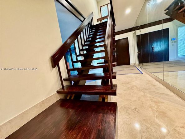 2015 NE 120th Rd, North Miami FL 33181