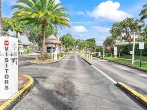 9411 S Belfort Cir 208, Tamarac FL 33321