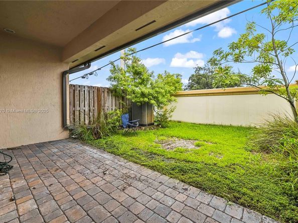 9213 NW 16th St, Pembroke Pines FL 33024