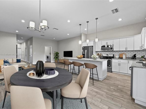 9213 NW 16th St, Pembroke Pines FL 33024
