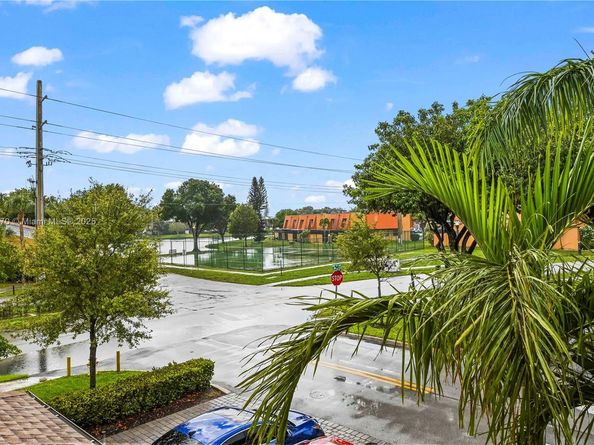 9213 NW 16th St, Pembroke Pines FL 33024