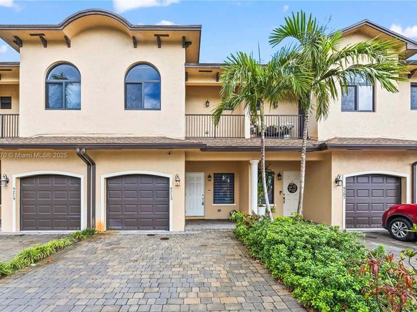 9213 NW 16th St, Pembroke Pines FL 33024