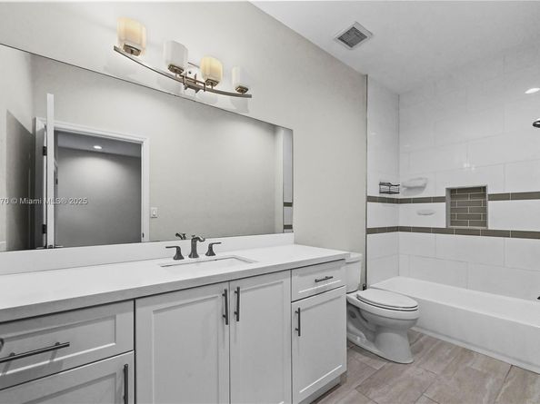 9213 NW 16th St, Pembroke Pines FL 33024