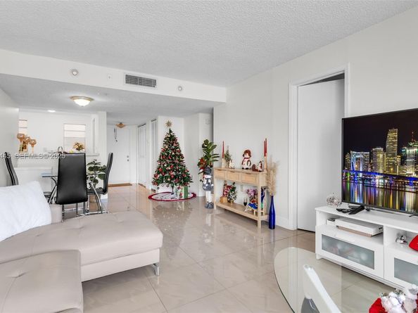 14180 SW 84th St 205G, Miami FL 33183
