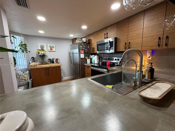 Undisclosed Address #A12007679, Pembroke Pines FL 33025