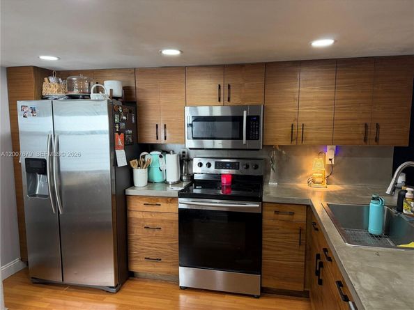 Undisclosed Address #A12007679, Pembroke Pines FL 33025