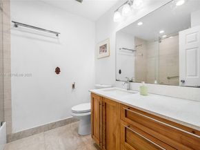 7075 SW 67th Ave 14, South Miami FL 33143