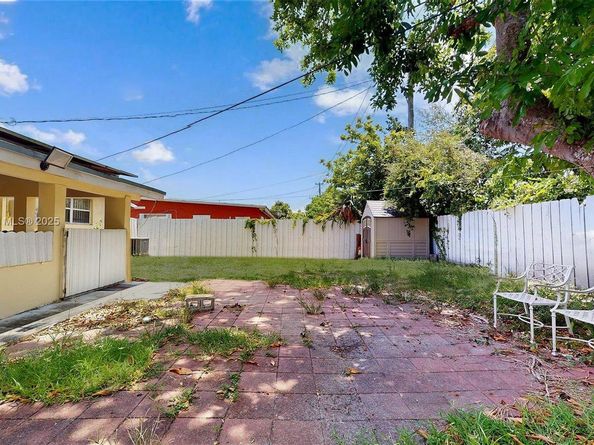 18502 NW 23rd Ct, Miami Gardens FL 33056
