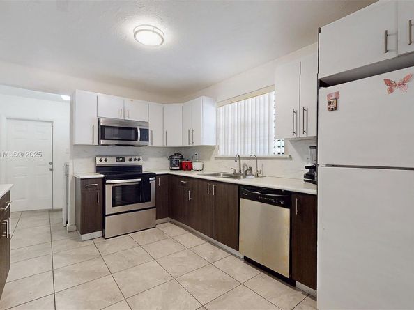 18502 NW 23rd Ct, Miami Gardens FL 33056