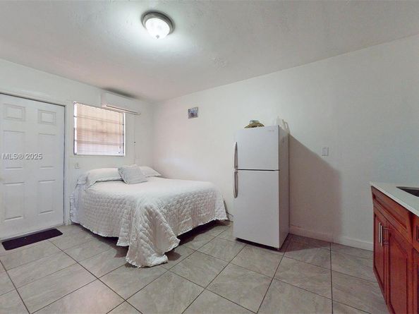 18502 NW 23rd Ct, Miami Gardens FL 33056