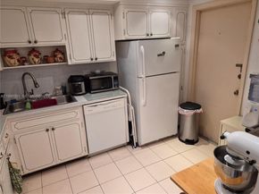 330 SE 2nd St 202E, Hallandale Beach FL 33009
