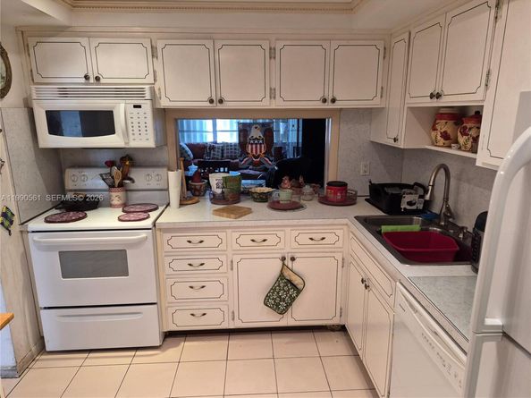 330 SE 2nd St 202E, Hallandale Beach FL 33009