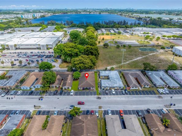 4020 NW 30th Ter, Lauderdale Lakes FL 33309