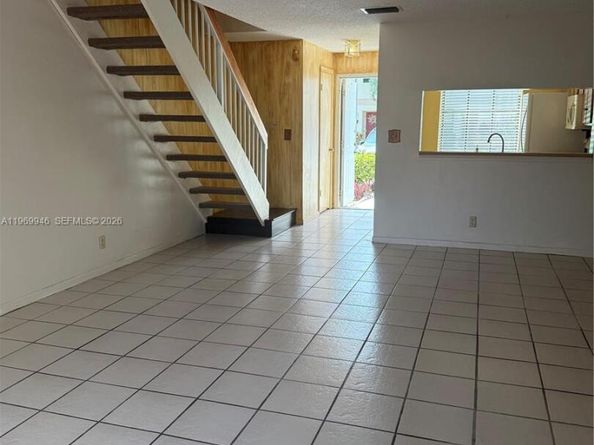 2700 S Oakland Forest Dr 303, Oakland Park FL 33309