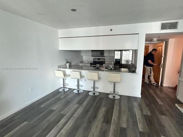 1200 Brickell Bay Dr 3520, Miami FL 33131