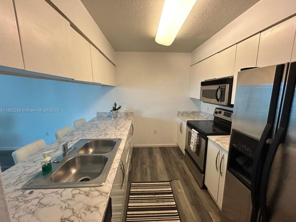 1200 Brickell Bay Dr 3520, Miami FL 33131