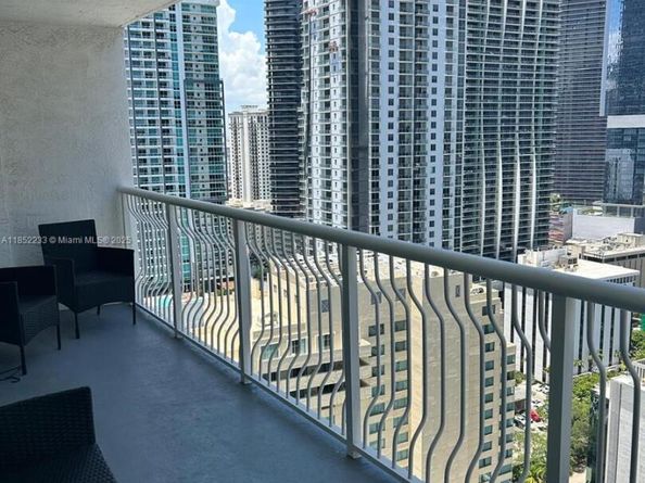 1200 Brickell Bay Dr 3520, Miami FL 33131