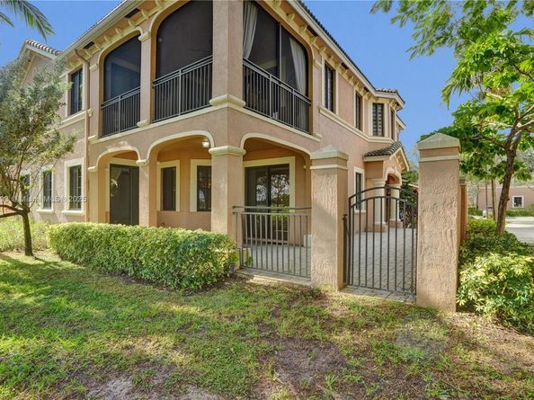 2757 Center Court Drive 120, Weston FL 33332