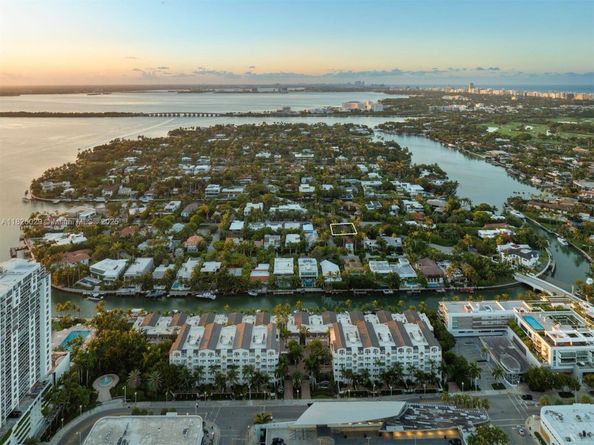 2121 Regatta Ave, Miami Beach FL 33140