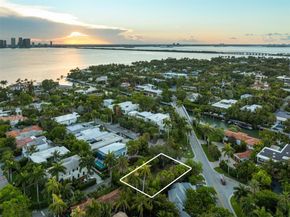 2121 Regatta Ave, Miami Beach FL 33140