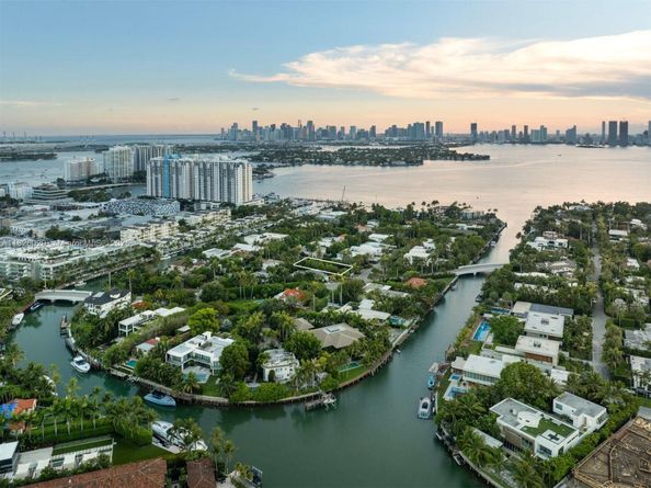 2121 Regatta Ave, Miami Beach FL 33140