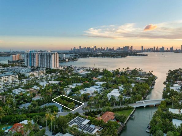 2121 Regatta Ave, Miami Beach FL 33140
