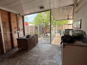 19926 NW 67th Pl, Hialeah FL 33015