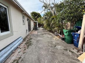 19926 NW 67th Pl, Hialeah FL 33015