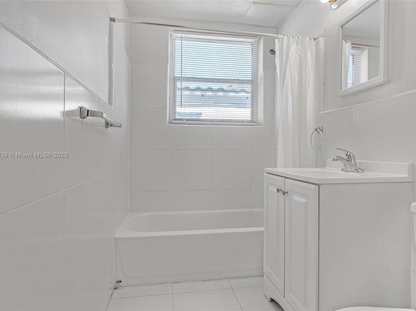 8031 Hawthorne Ave, Miami Beach FL 33141