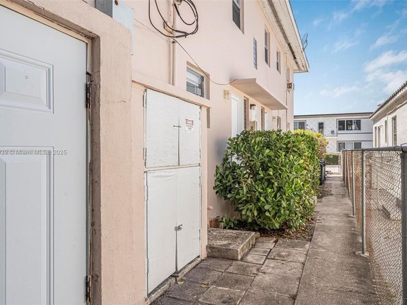 8031 Hawthorne Ave, Miami Beach FL 33141