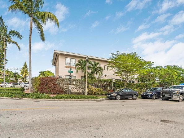 8031 Hawthorne Ave, Miami Beach FL 33141