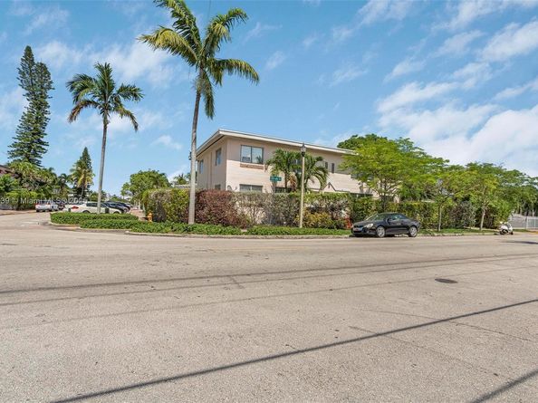 8031 Hawthorne Ave, Miami Beach FL 33141